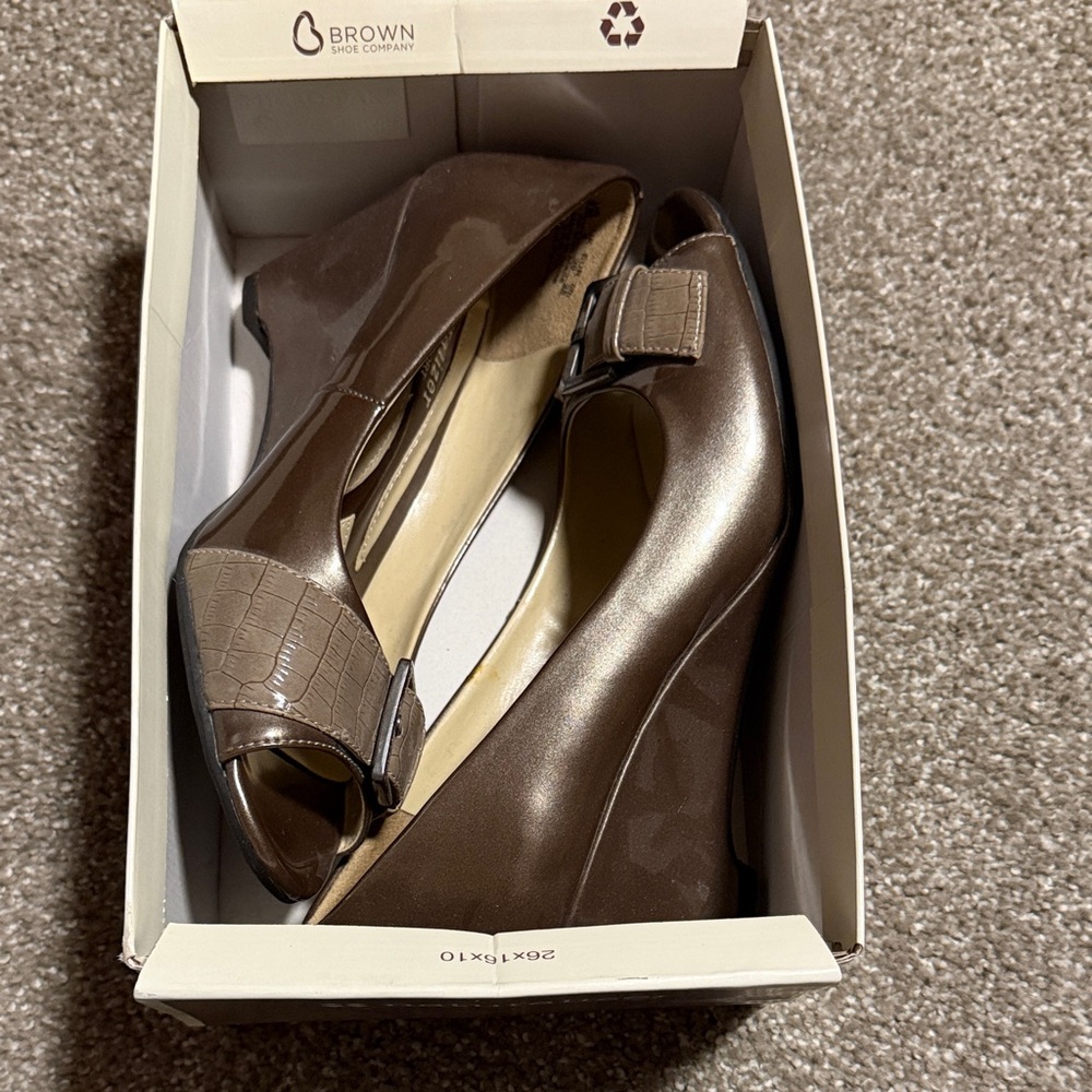 Naturalizer Brown/ Bronze Wedge Shoes